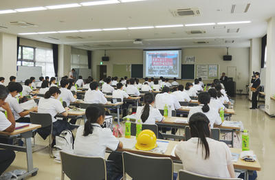 海外事業プレゼンの様子.JPG