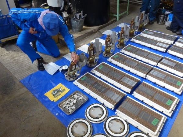 ボイラと周辺機器の性能検査中の画像
